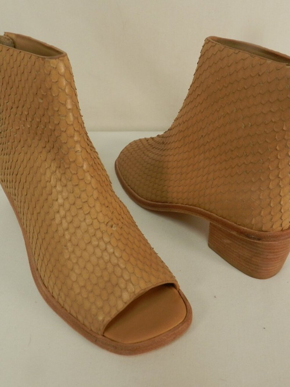 Wal & Pai Leather ankle zip shooties booties beige open toe  NEW Size 37 US 7